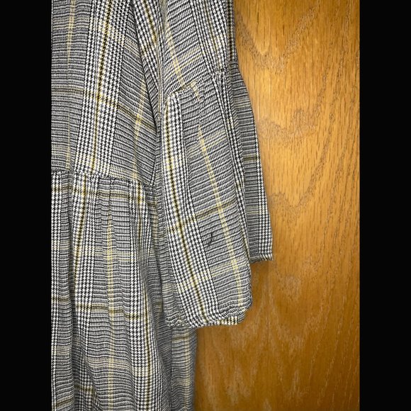 Chenault Relaxed Peplum Blouse With Embroidered Flowers Size L - Picture 4 of 7